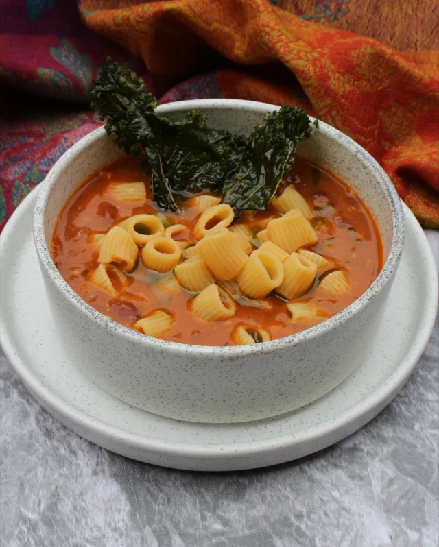 ¿Pasta con frijoles? Una auténtica receta de la edad media que conquista corazones y hace parte de nuestra cocina italiana hasta el día hoy. #restauranteitaliano #pasta #frijoles #comidaitaliana #medellin #dinoigastronomia