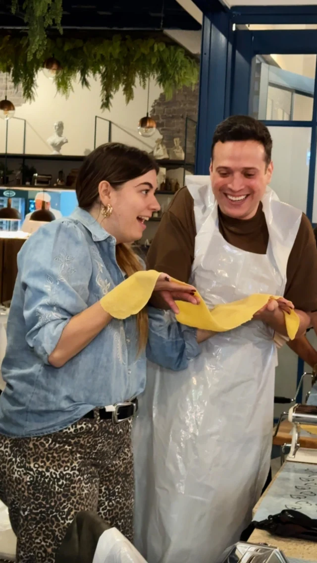 Así vivimos nuestra última clase de pizza, una clase llena de risas y aprendizajes entorno al mundo de la pasta, ¡al mejor estilo italiano! Gracias a todos los que asistieron, nos vemos en la próxima ❤️ #clasedecocina #clasedepasta #clasedepizza #pastalover #pizzalover #dinoigastronomia